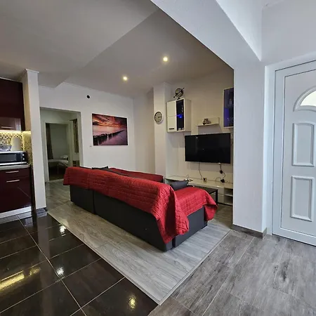 Modern Nikola In A Quiet Area Apartment *