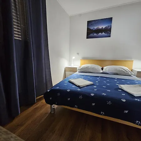 Apartment Modern Nikola In A Quiet Area Kastel Stari