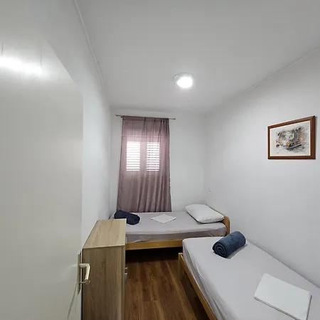 Apartment Modern Nikola In A Quiet Area Kastel Stari