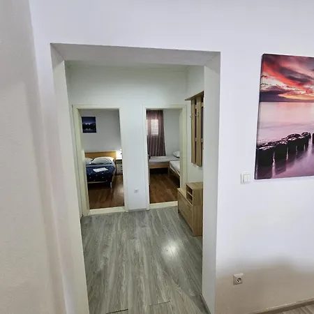 Apartment Modern Nikola In A Quiet Area Kastel Stari